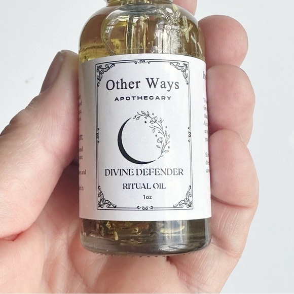 Divine Defender Ritual Oil for Protection aromatherapy Essential Oil Blend 1oz​ - Picture 2 of 3
